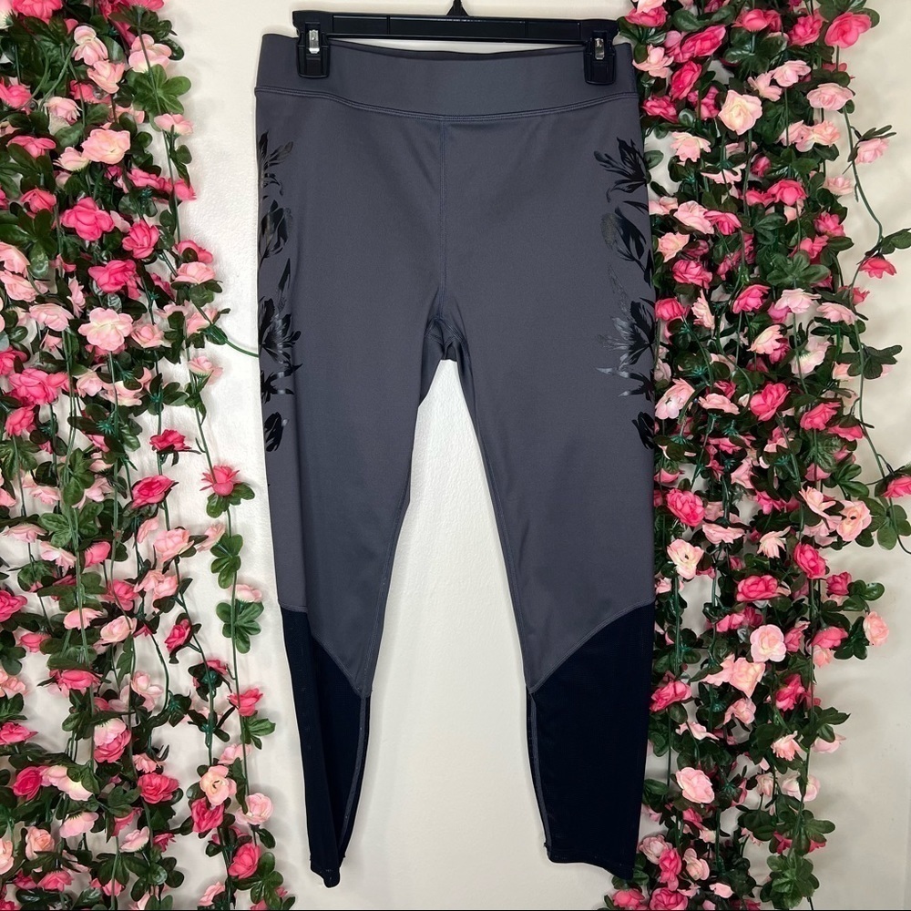 Fabletics Gray Black Floral Capri Mesh Leggings Fitness Running Gym Medium